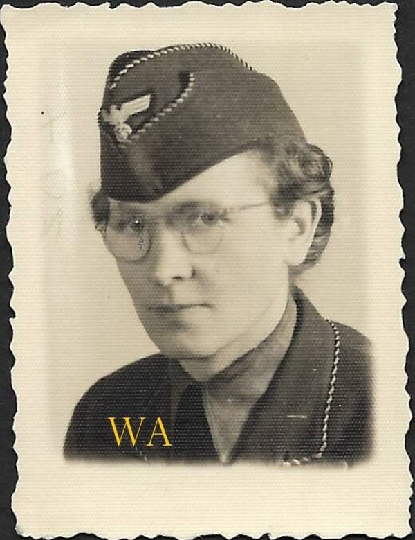Portrait (passport photo) of a “Wehrmachthelferin.”