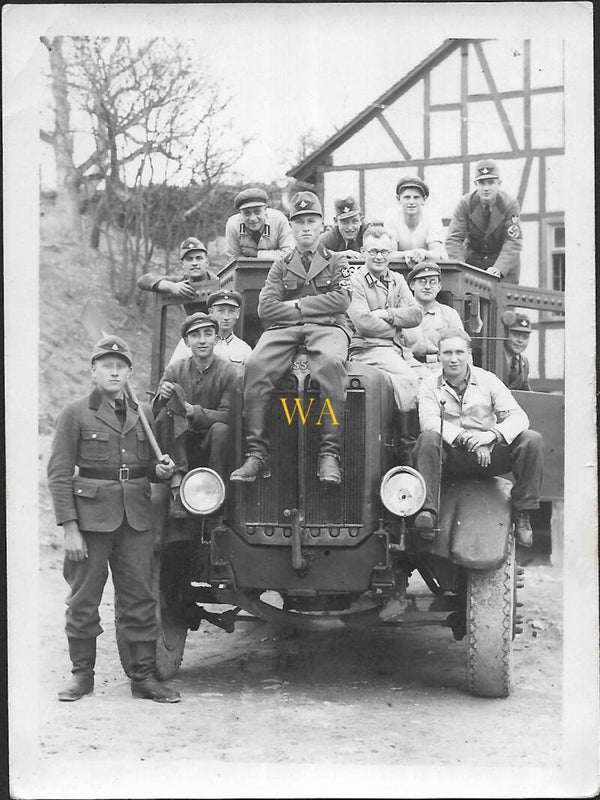 Members of the Reich Labour Service posing together on a Büssing vehicle. A sharp photograph.