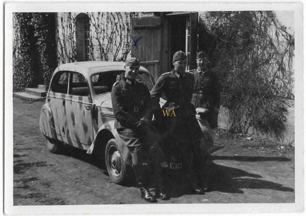 Camouflaged staff car in France ( 1944 )