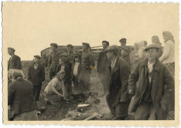 Local Russian people with German soldiers