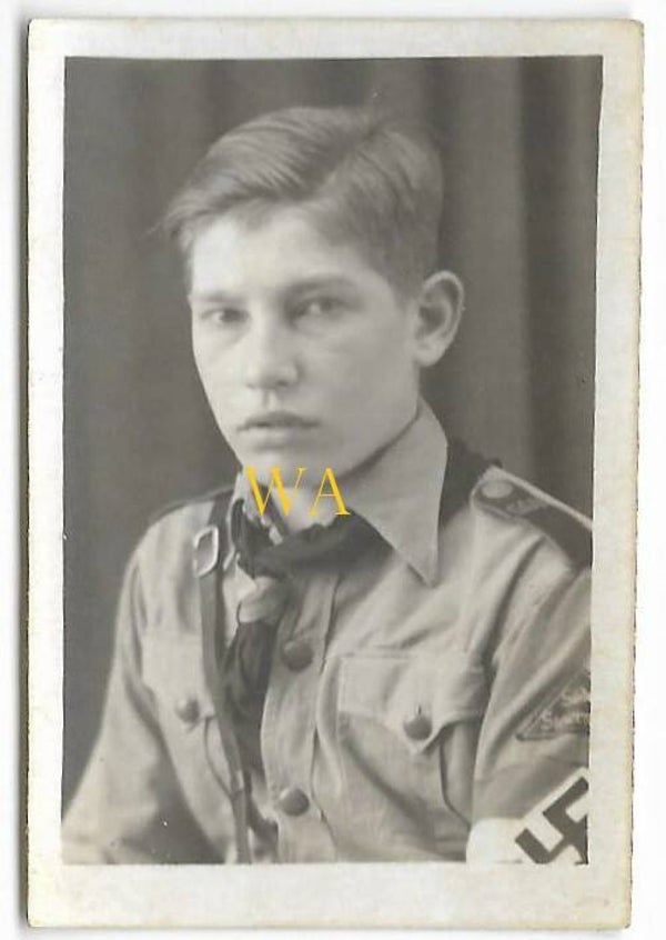 'Freund Ludwig' : HJ boy with visible sleeve band and triangle.