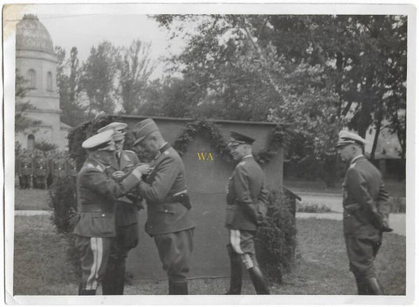 RAD-Führer is honored by Luftwaffe officers