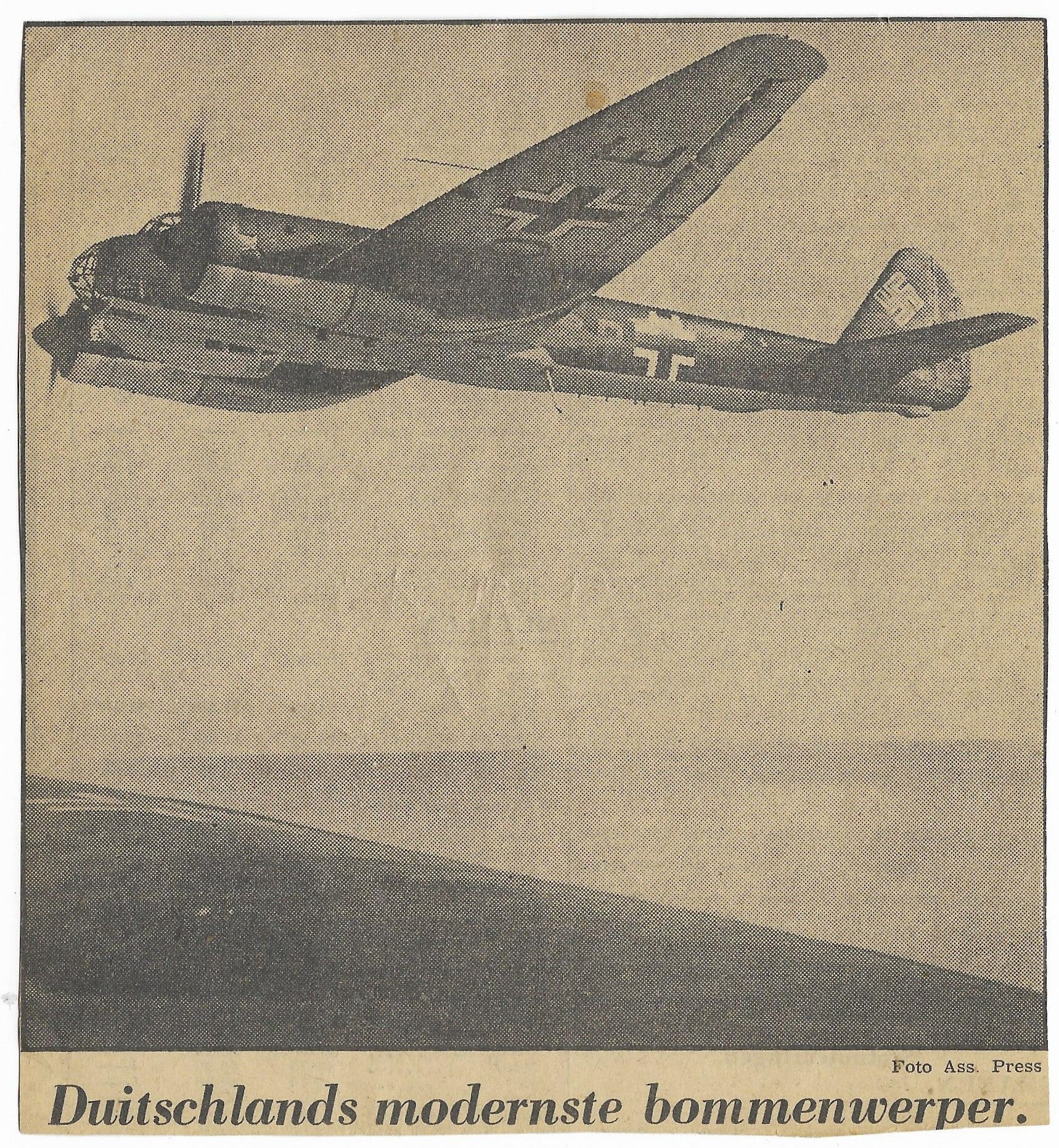 2 Dutch newspaper articles about German Bombers.