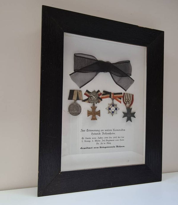 German medal cabinet behind glass ( 1880-1883)