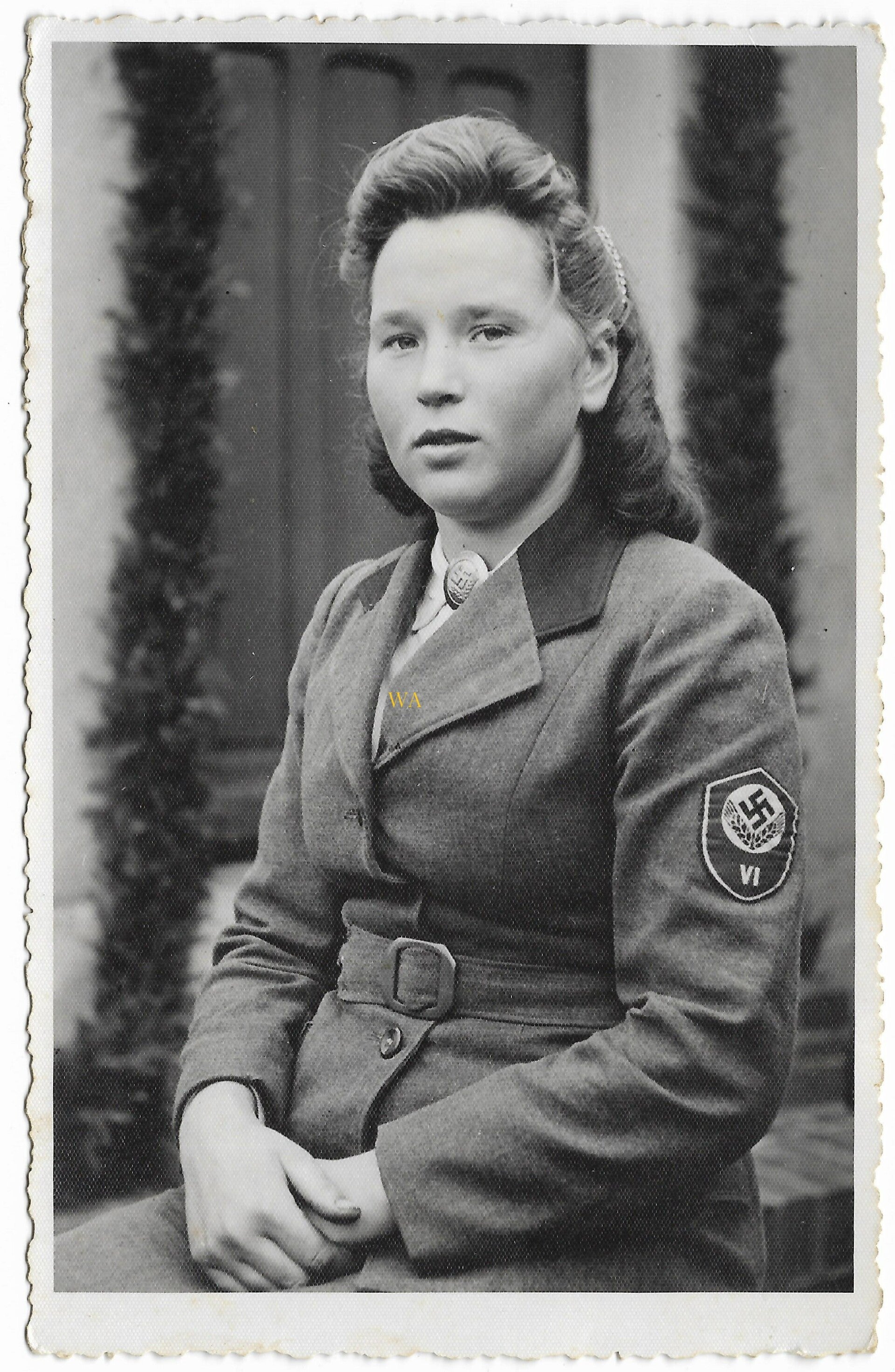 Large portrait of a RAD member der weiblichen Jugend. VI