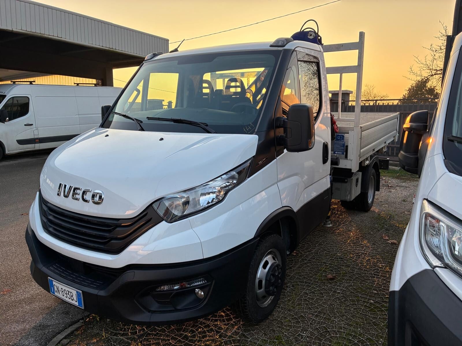 Iveco Daily 35c16 ribaltabile+Gru passo medio 2023 km36.000
