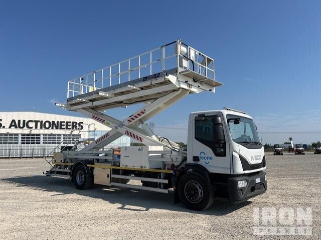 2025 Cela SC720T 9 m Scissor Lift on 2025 Iveco Eurocargo 180E25 4x2 Truck