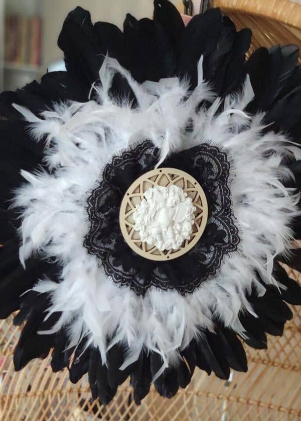 JUJU HAT DENTELLE NOIRE ET CHERUBIN PLATRE