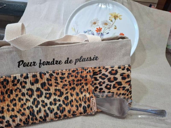 SAC A TARTE REVERSIBLE COSTAUD  TISSU LEOPARD "pour fondre de plaisir"