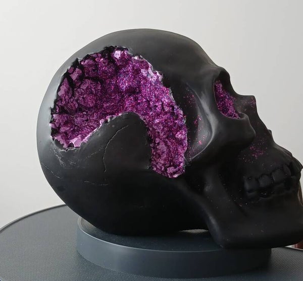 Black skull purple insides