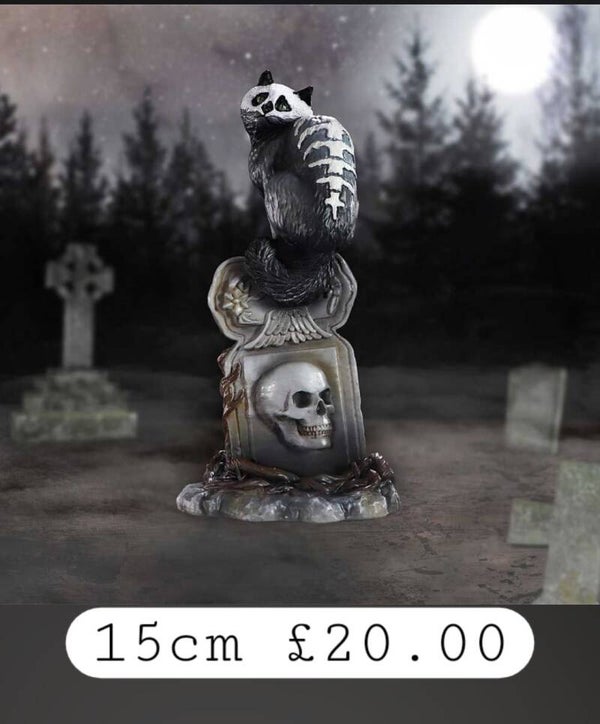 Creepy skull headstone