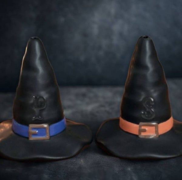 Witches hat salt & pepper shaker