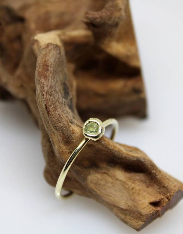 Handgemaakte 14k Geelgouden Ring met Groene Saffier