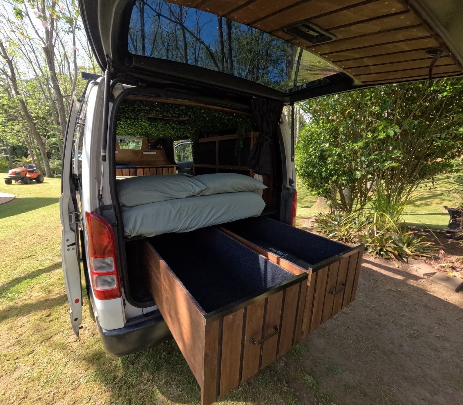 Demeter pull out drawers