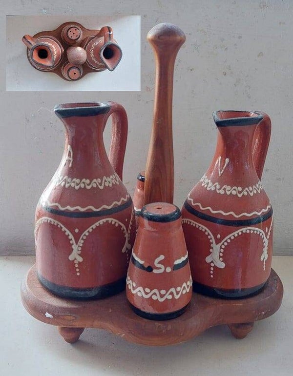 Kannen en zout peper vaatjes.   nr.X7