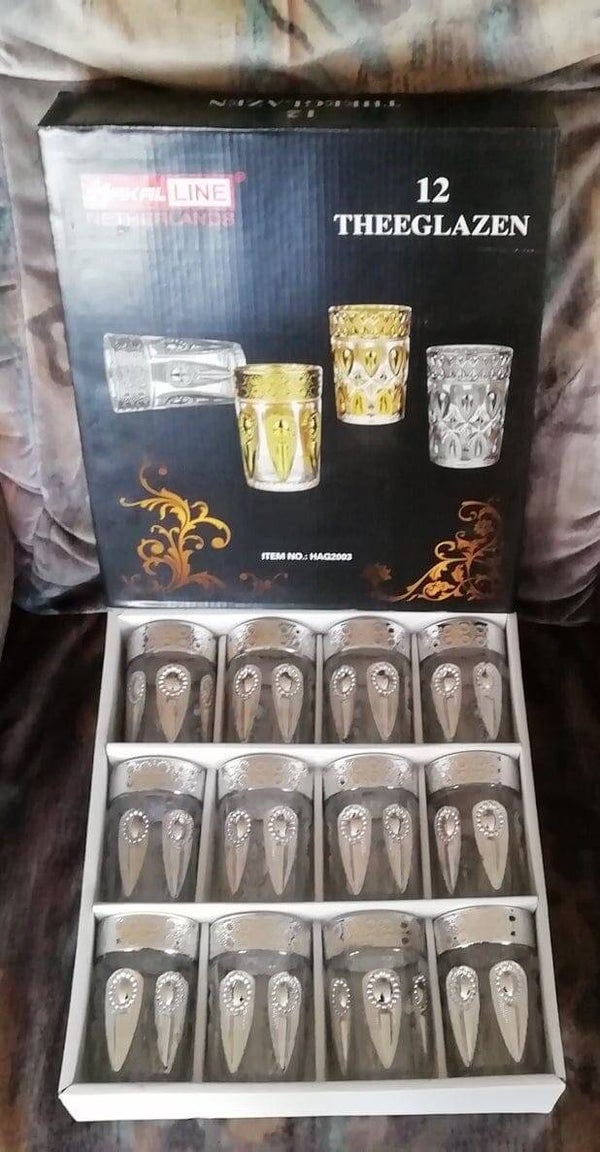 Thee glazen.   nr.D8