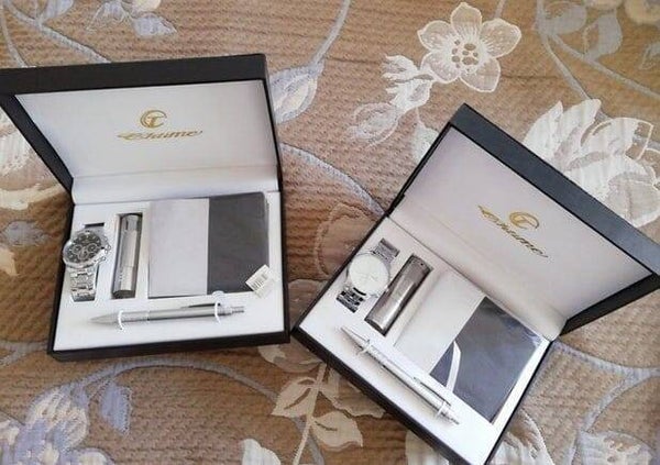 Horloge, pen, portefeuille en zaklamp.  nr.H11