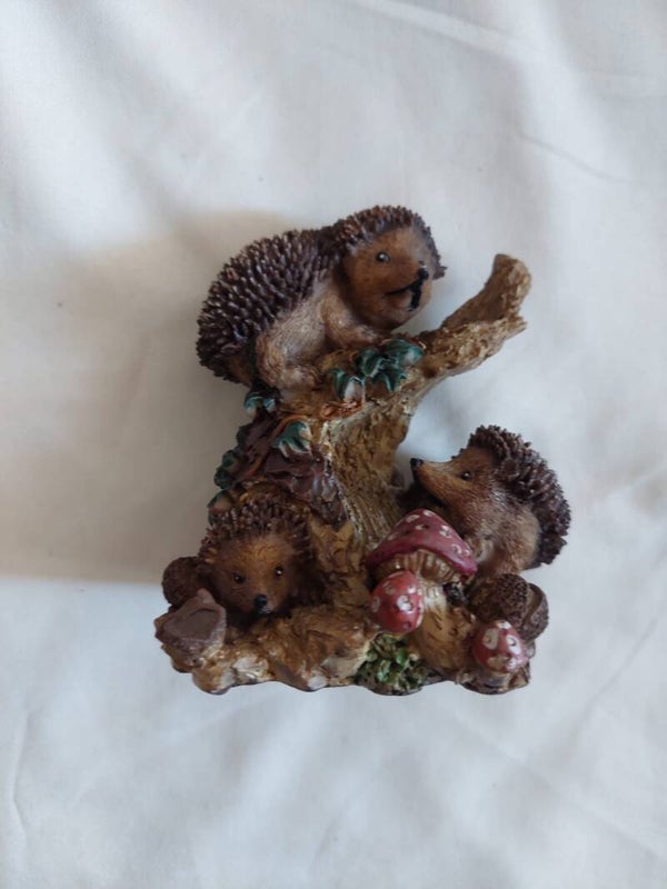 Egel beeldje.  nr.Y4