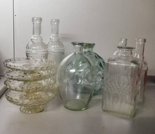 Glazen vazen en flessen.   nr.M8
