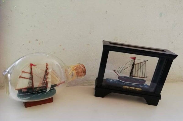 Boot achter glas. nr.D16