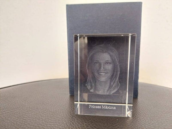 Afbeelding in glas. Prinses Maxima.  nr.V1