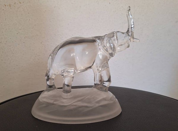 Olifant van glas. Beeld.   nr.AJ3