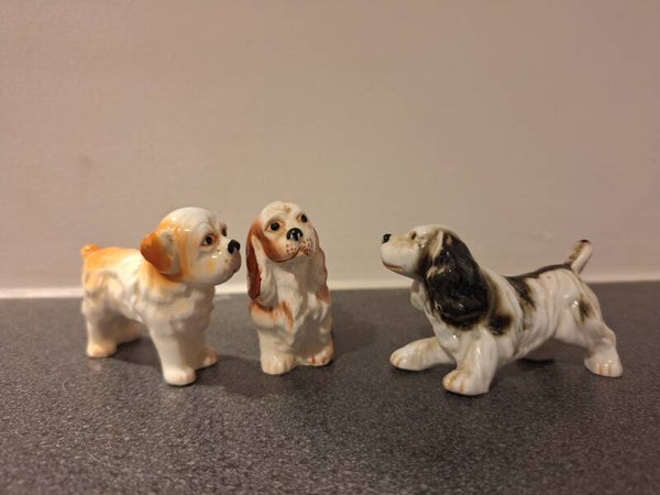 Honden beeldjes. Hond beeld.  nr.AJ7