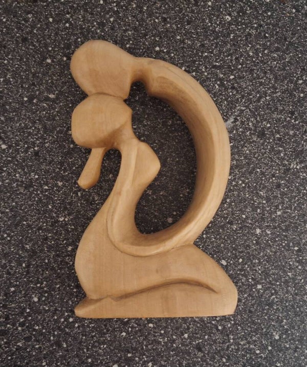 Houten beeld kussend paar. nr.AK10