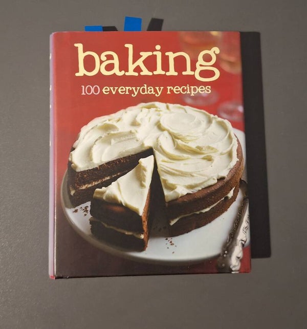 Boek. Baking 100 everyday recipes.  nr.AK15