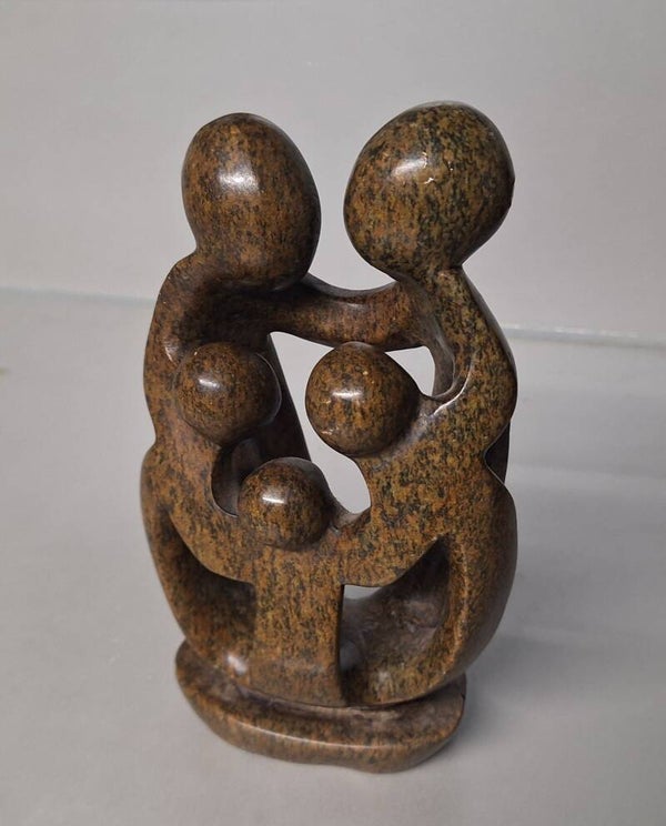 Abstract handgemaakt beeldje van serpentijnsteen nr.AM7
