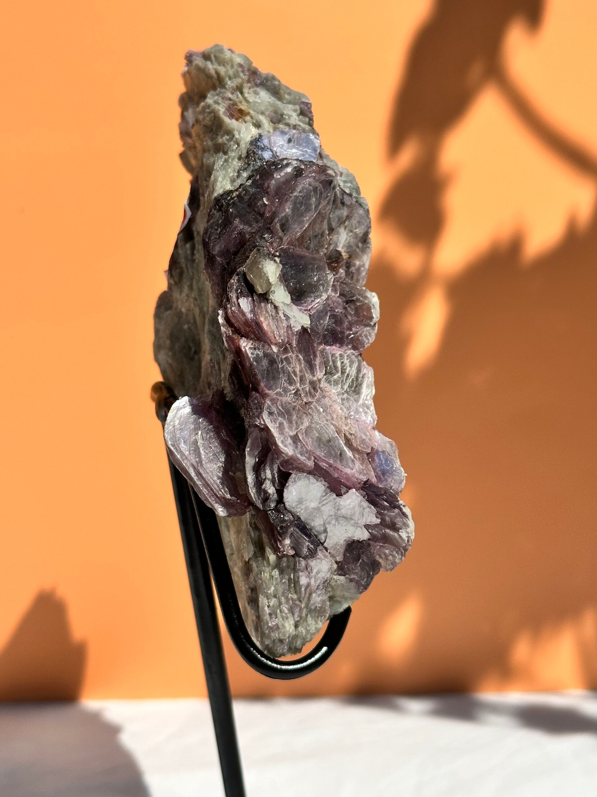 Lepidoliet met mica op matrix