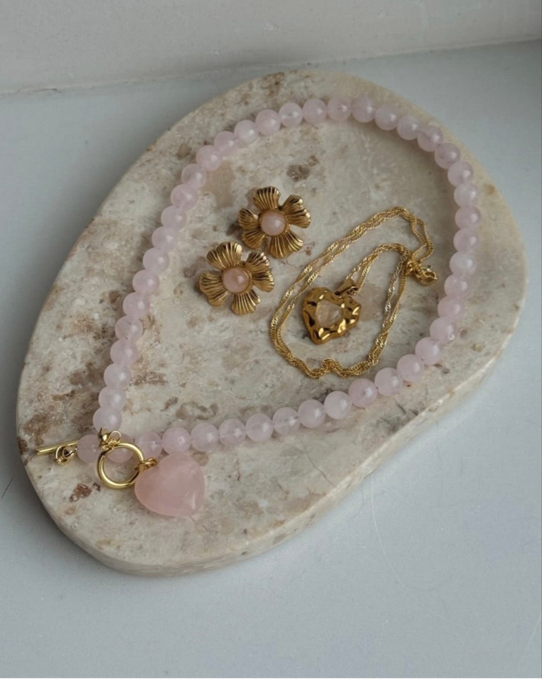 Loop of Love Necklace Gold