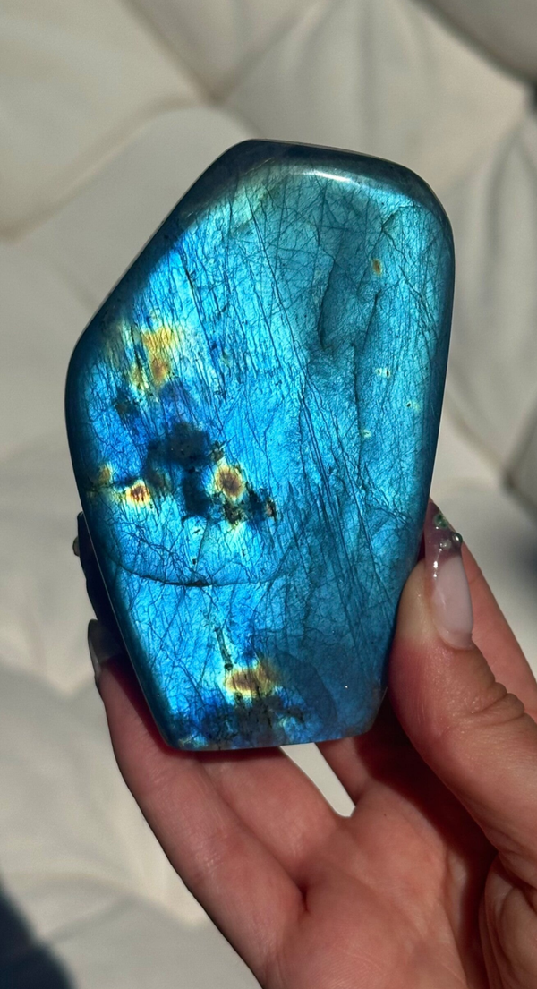 Labradorite sculpture A grade