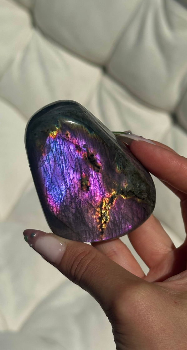 Labradorite sculpture A grade