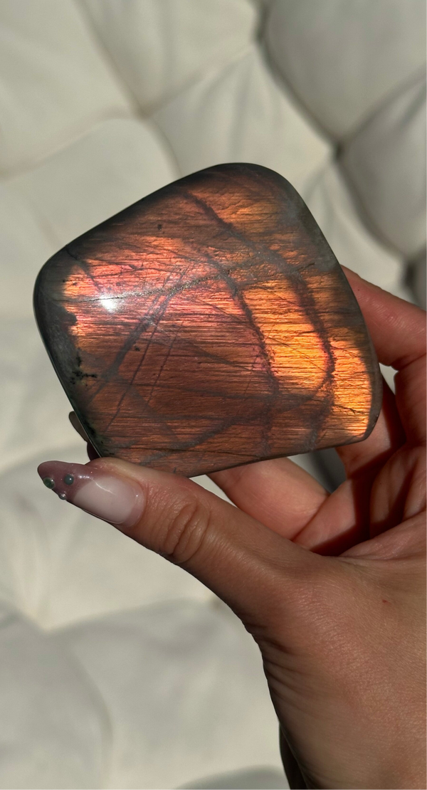 Labradorite sculpture A grade