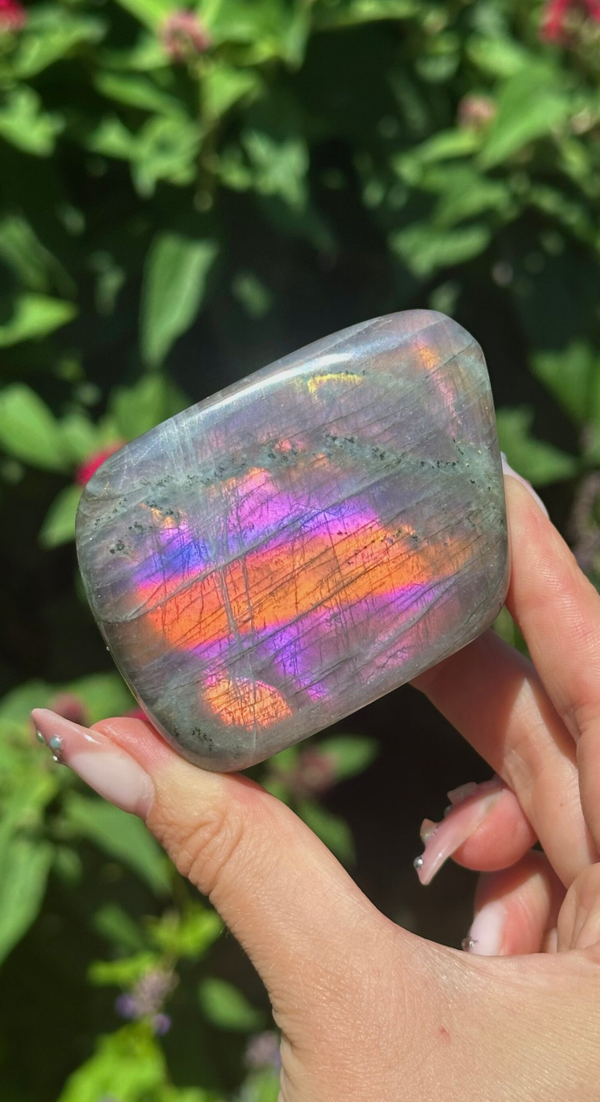 Labradorite sculpture A grade