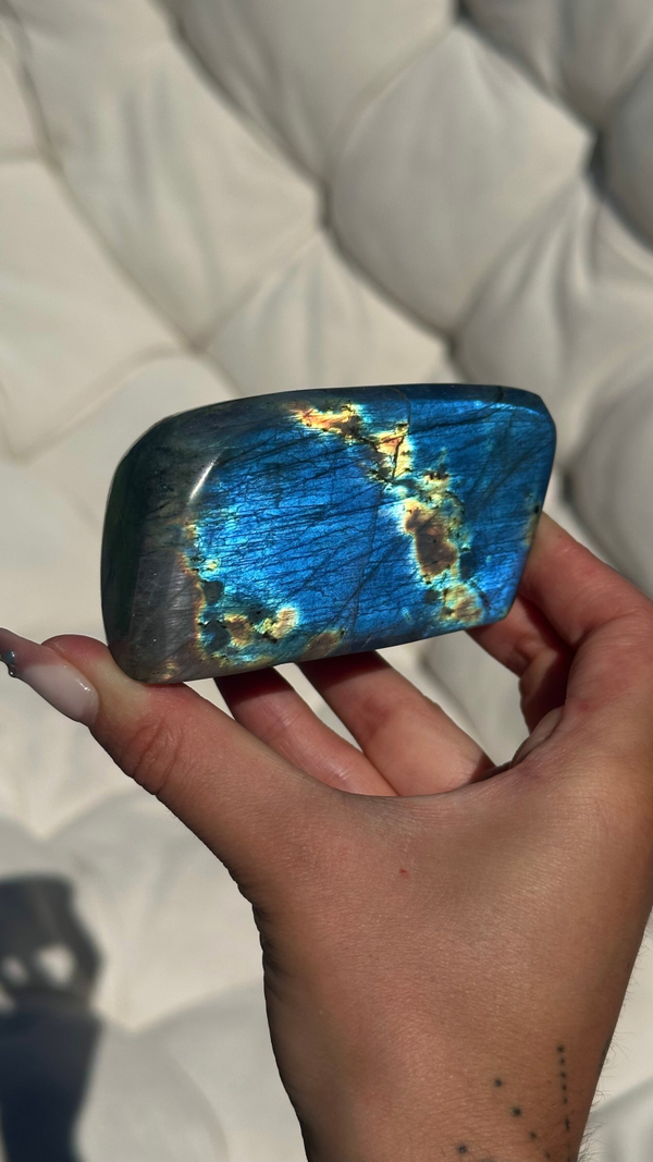 Labradorite sculpture A grade