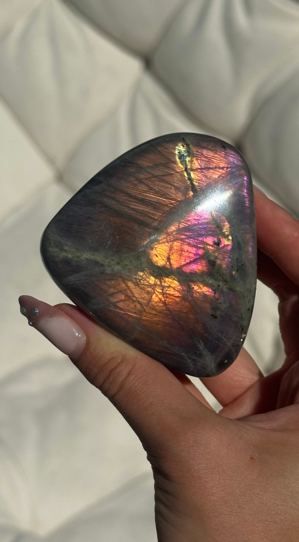 Labradorite sculpture A grade