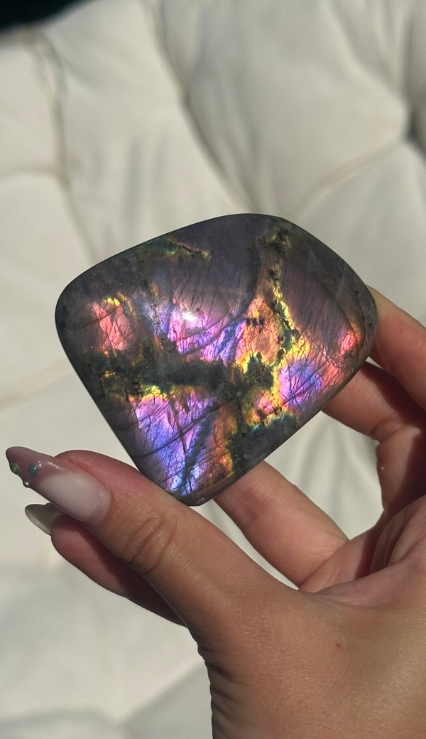 Labradorite sculpture A grade