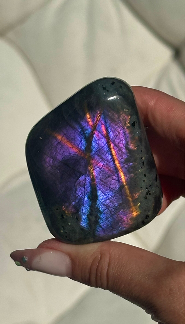 Labradorite sculpture A grade