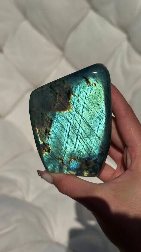 Labradorite sculpture A grade