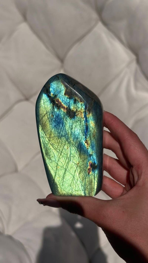 Labradorite sculpture A grade
