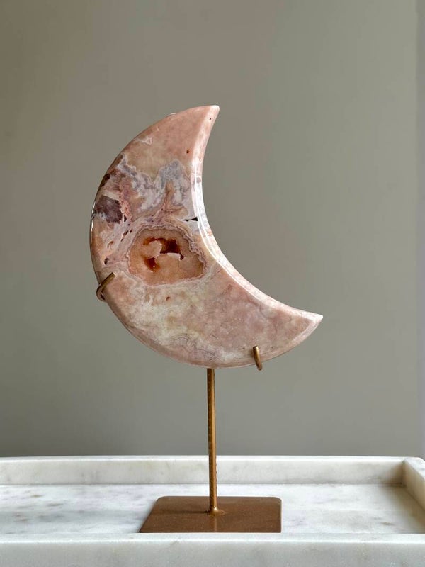 Roze amethist maan op standaard