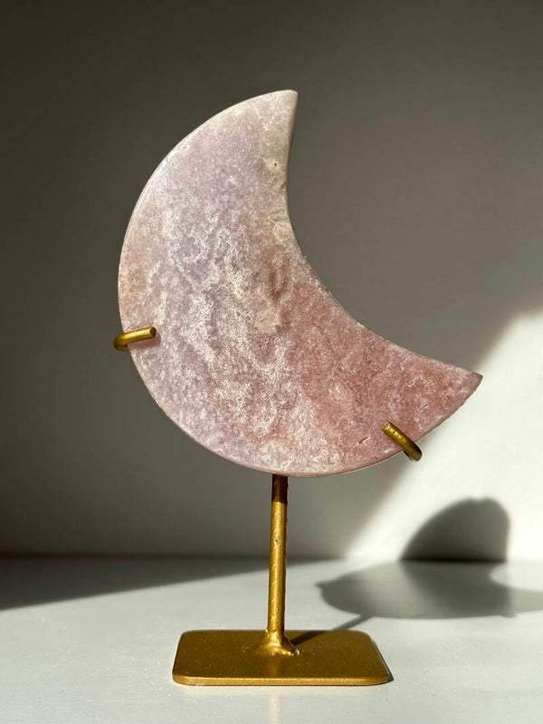 Roze amethist maan op standaard