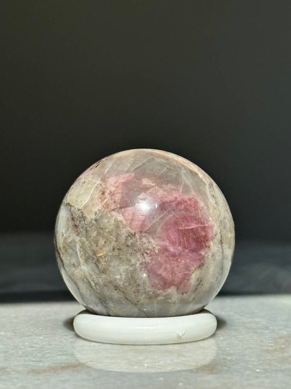 Roze toermalijn in Lepidoliet