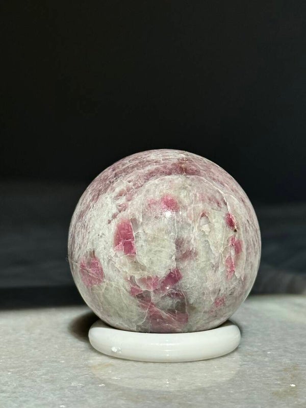 Roze toermalijn in Lepidoliet