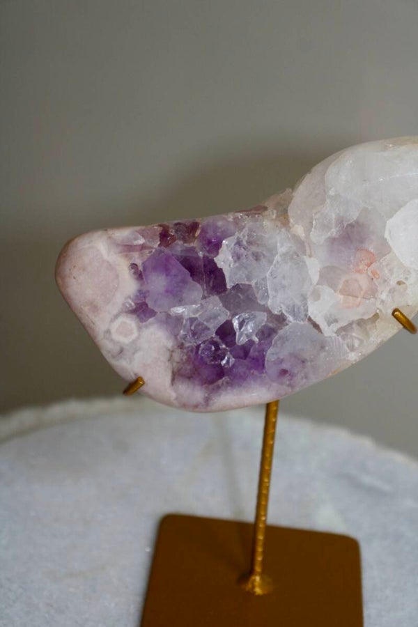 Roze amethist op standaard