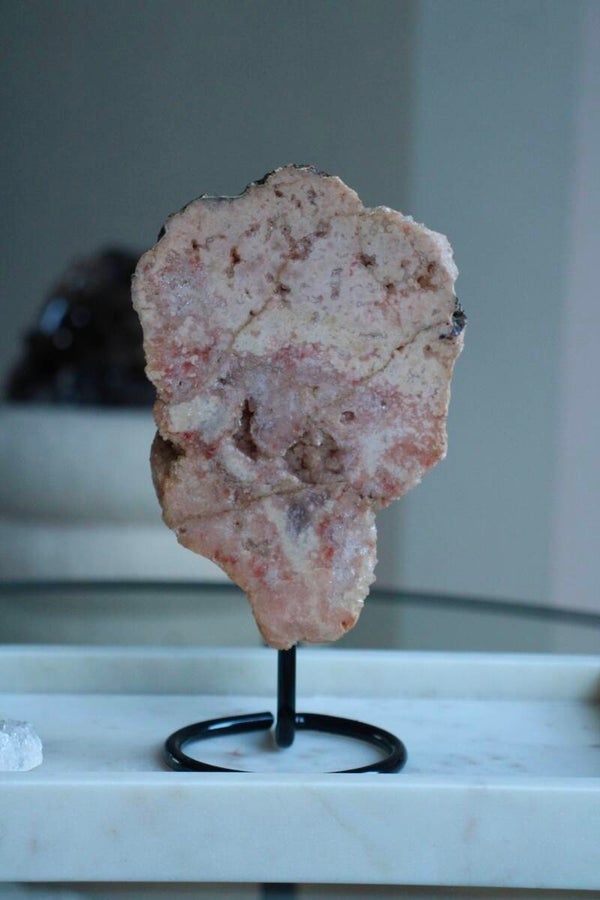 Roze amethist op standaard