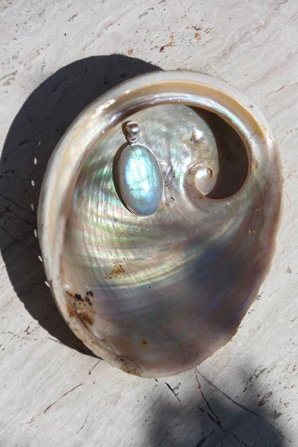 Moonstone Pendant A grade