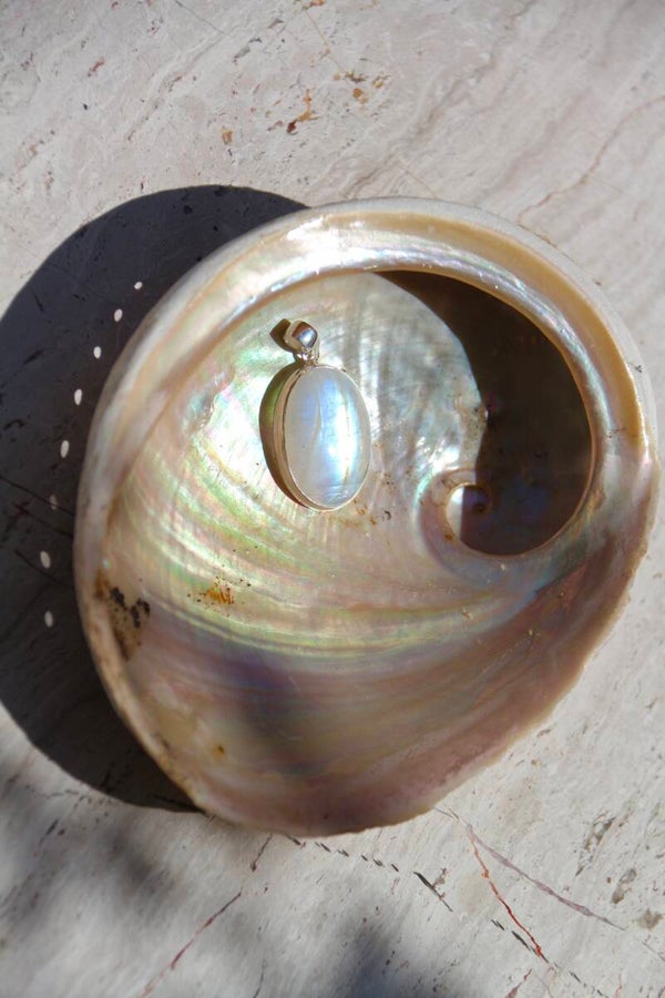 Moonstone Pendant A grade